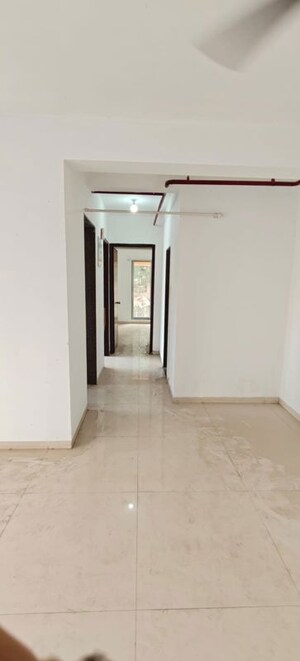 Room in 2 BHK Apartment at Avant Hillway, Goregaon East – for Rent