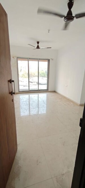 Room in 2 BHK Apartment at Avant Hillway, Goregaon East – for Rent