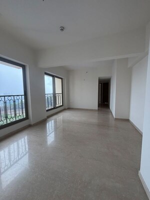 Room in 5 BHK Apartment at Lodha Bellagio, Powai – for Rent