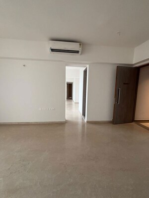 Room in 5 BHK Apartment at Lodha Bellagio, Powai – for Rent