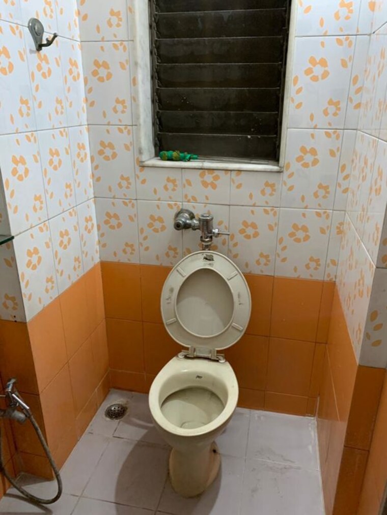 Bathroom, dosti-maitri-gardens 2 Bedroom 45000 Sq.Ft. Apartment In Pokhran Road No Two Thane 10646857