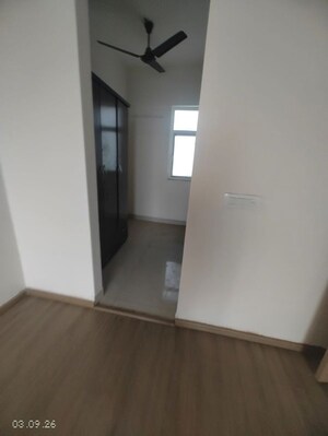 Room in 3 BHK Apartment at Signature Global City, Sector 37d – for Rent