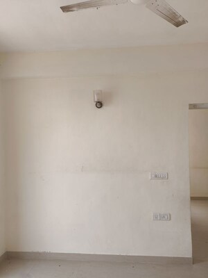 Room in 2 BHK Apartment at Shree Vardhman Mantra, Sector 67 – for Rent