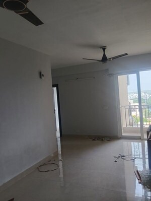 Room in 2 BHK Apartment at Signature Global Prime, Sector 63a – for Rent