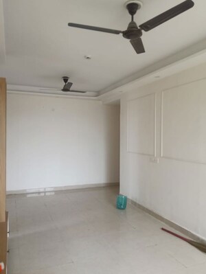 Room in 2 BHK Apartment at Signature Global Prime, Sector 63a – for Rent