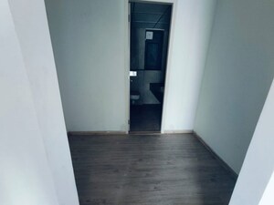 Room in 3 BHK Apartment at Smart World Orchard, Sector 61 – for Rent
