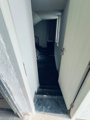 Building Lobby in 3 BHK Apartment at Smart World Orchard, Sector 61 – for Rent