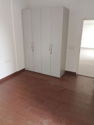 Furnished Amenities in 3 BHK Apartment at Mapsko Mount Ville, Sector 79 – for Rent