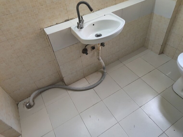 Bathroom, logix-blossom-county 2 Bedroom 1040 Sq.Ft. Apartment In Sector 137 Noida 10646980