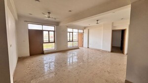 Room in 4 BHK Apartment at Pareena The Elite Residences, Sector 99 – for Rent