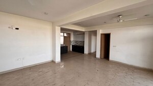 Room in 4 BHK Apartment at Pareena The Elite Residences, Sector 99 – for Rent