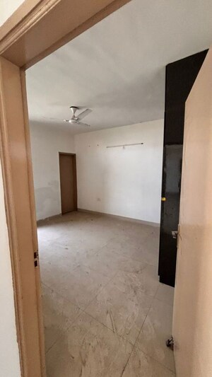 Room in 4 BHK Apartment at Pareena The Elite Residences, Sector 99 – for Rent