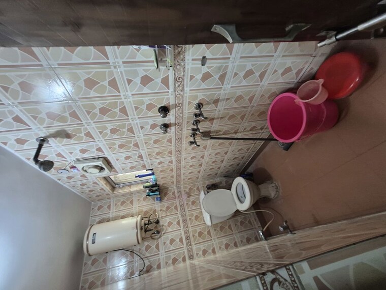 Bathroom, mayur vihar 3.5 Bedroom 1250 Sq.Ft. Apartment In Mayur Vihar Delhi 10646999