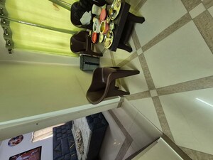 Furnished Amenities in 3.5 BHK Apartment at Mayur Vihar – for Rent