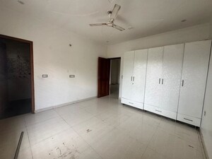 Room in 2.5 BHK Builder Floor at Sector 9 – for Rent