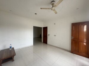 Room in 2.5 BHK Builder Floor at Sector 9 – for Rent