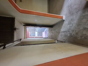 Furnished Amenities in 3.5 BHK Apartment at Mayur Vihar – for Rent