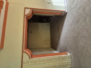 Bedroom in 3.5 BHK Apartment at Mayur Vihar – for Rent
