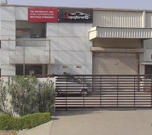  Showroom – Exterior View View at Atladra - for Sale