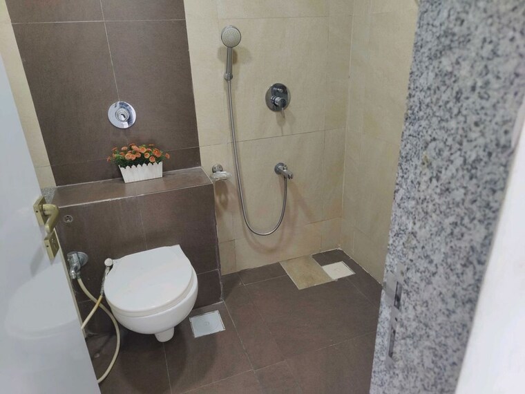 Bathroom, lower parel 2 Bedroom 970 Sq.Ft. Apartment In Lower Parel Mumbai 10647132