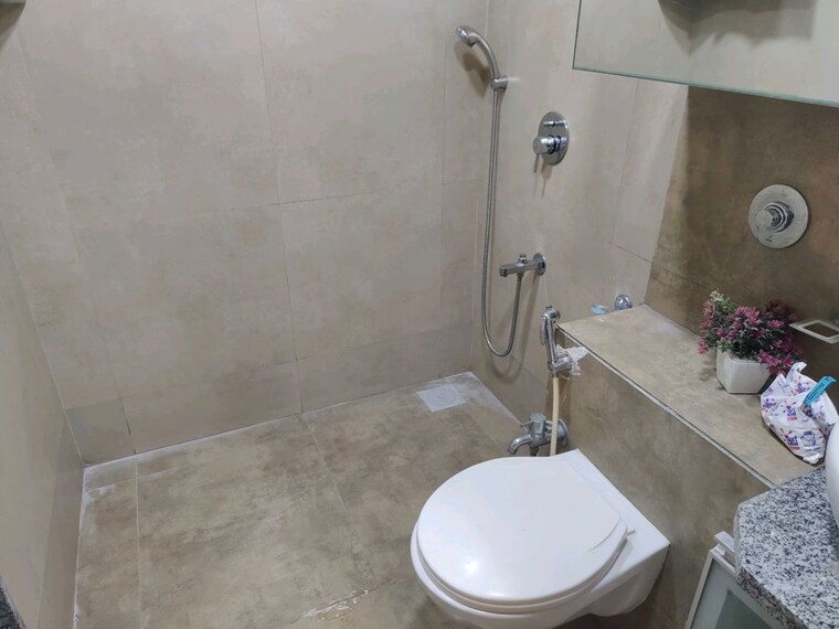 Bathroom, lower parel 2 Bedroom 970 Sq.Ft. Apartment In Lower Parel Mumbai 10647132