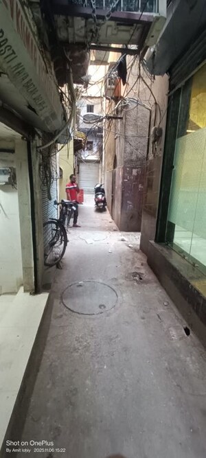 Parking in  Shop at Chandni Chowk – for Sale