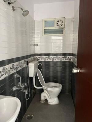 Team Area in 2 BHK Builder Floor at Frazer Town – for Rent