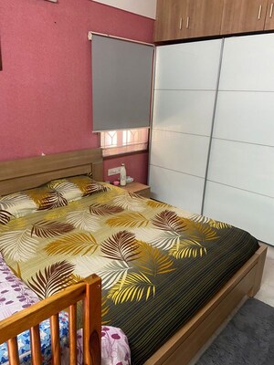 Bedroom in 2 BHK Apartment at Queens Road – for Rent