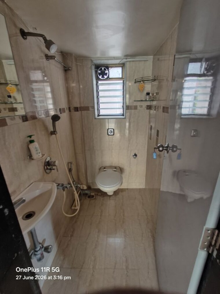 Bathroom, udyan-darshan 3 Bedroom 1250 Sq.Ft. Apartment In Prabhadevi Mumbai 10647479