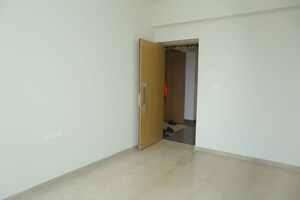 Room in 3 BHK Apartment at Piramal Aranya, Byculla – for Rent