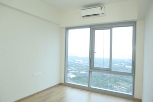 Room in 3 BHK Apartment at Piramal Aranya, Byculla – for Rent