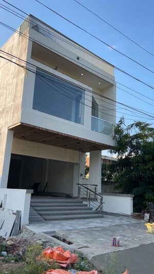  Showroom For Rent in Sumer Nagar