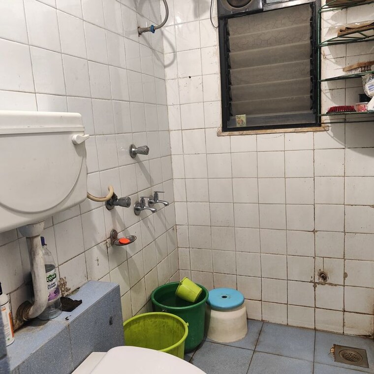 Bathroom, surajban-housing-society 2 Bedroom 900 Sq.Ft. Apartment In Aundh Pune 10647568