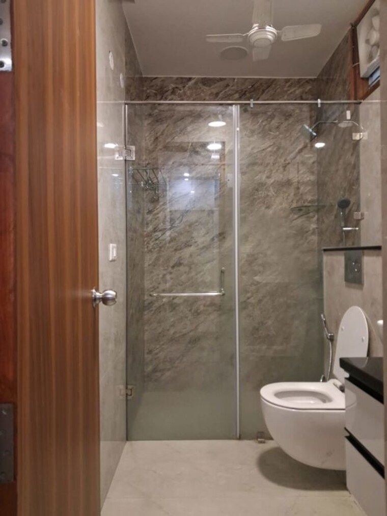 Bathroom, rwa-apartments-sector-92 4 Bedroom 250 Sq.Mt. Builder Floor In Sector 92 Noida 10647551