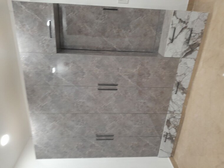 Room, rohini sector 11 3 Bedroom 130 Sq.Yd. Builder Floor In Rohini Sector 11 Delhi 10647192