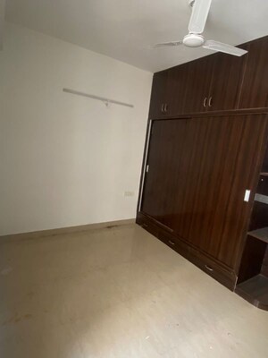 Room in 2 BHK Apartment at Signature Global Prime, Sector 63a – for Rent