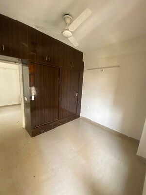 Room in 2 BHK Apartment at Signature Global Prime, Sector 63a – for Rent