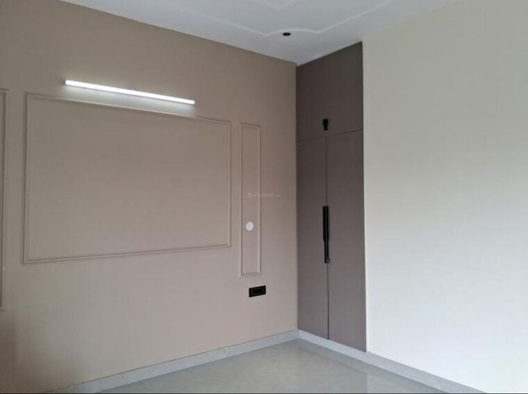 Room, sector 46 3 Bedroom 250 Sq.Mt. Builder Floor In Sector 46 Noida 10647647