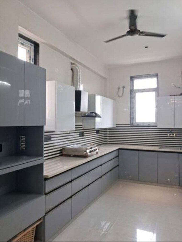Kitchen, sector 46 3 Bedroom 250 Sq.Mt. Builder Floor In Sector 46 Noida 10647647