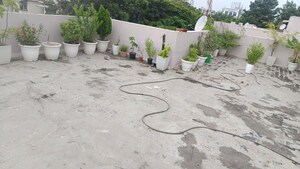 Parking in 2.5 BHK Builder Floor at Uppal Southend, Sector 49 – for Rent