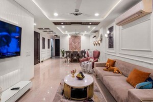 Hall in 4 BHK Apartment at Panchsheel Park – for Rent