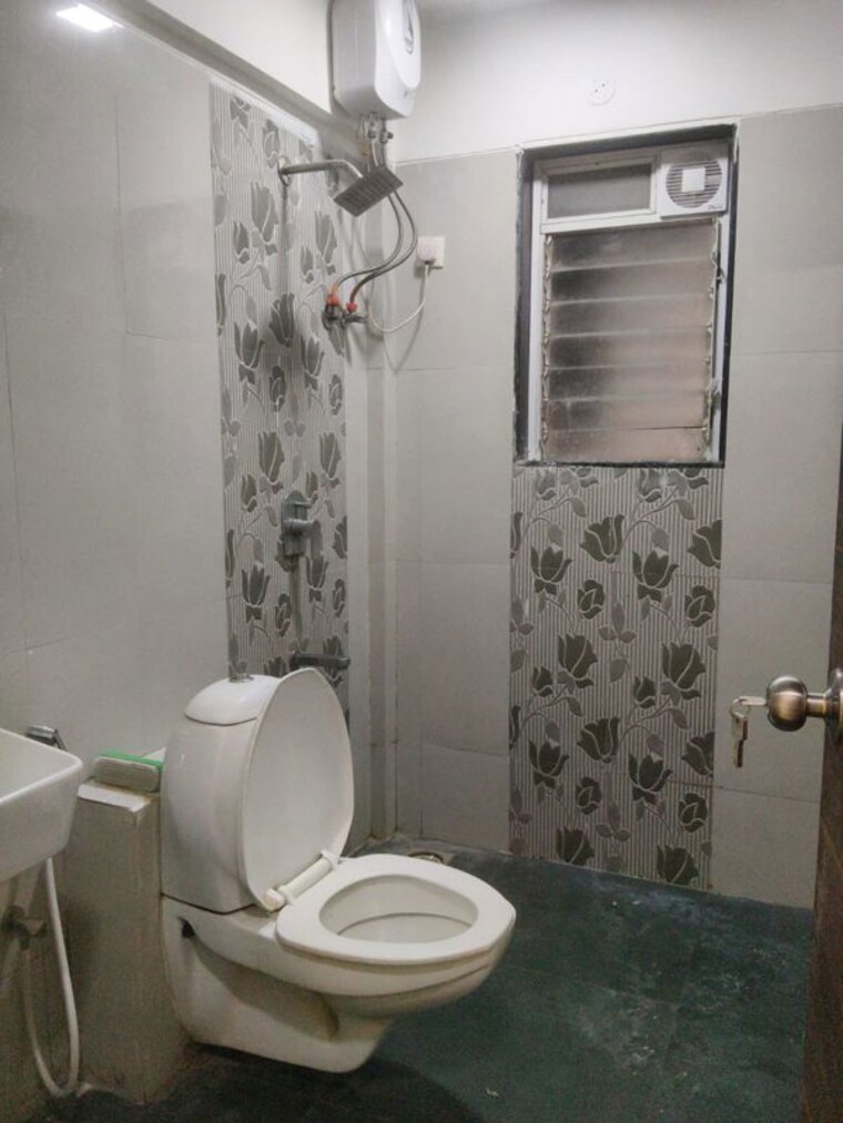 Bathroom, shell-colony 1 Bedroom 450 Sq.Ft. Apartment In Chembur Mumbai 10647829