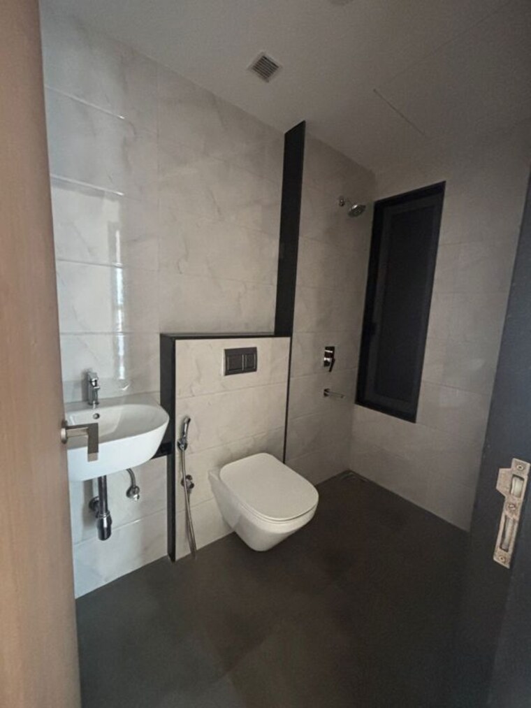 Bathroom, lodha-vista 2 Bedroom 980 Sq.Ft. Apartment In Lower Parel Mumbai 10647849