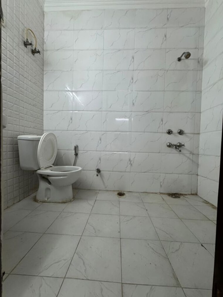 Bathroom, palm-residency-chhatarpur 3 Bedroom 1250 Sq.Ft. Apartment In Chattarpur Delhi 10647833