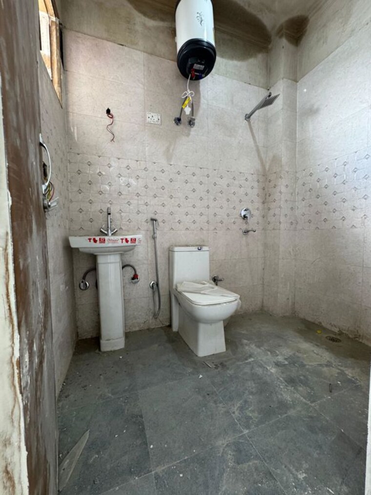 Bathroom, palm-residency-chhatarpur 2 Bedroom 1000 Sq.Ft. Builder Floor In Chattarpur Delhi 10647870