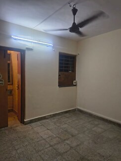1 BHK +Villa For Rent in Kurla West