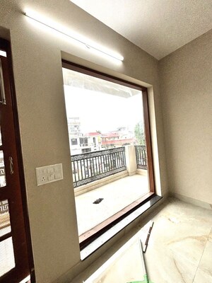 Room in 3 BHK Builder Floor at Palam Vihar – for Rent