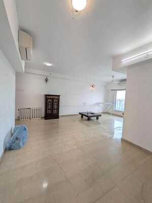Room in 3 BHK Apartment at Marathon Monte South, Byculla West – for Rent