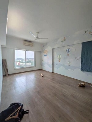 Room in 3 BHK Apartment at Marathon Monte South, Byculla West – for Rent