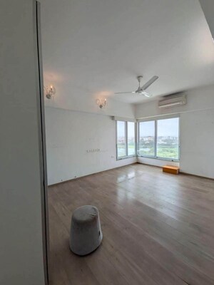 Room in 3 BHK Apartment at Marathon Monte South, Byculla West – for Rent